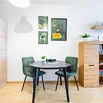 Elegant & Cozy Urban - Easy Center Access Apartment Pressburg